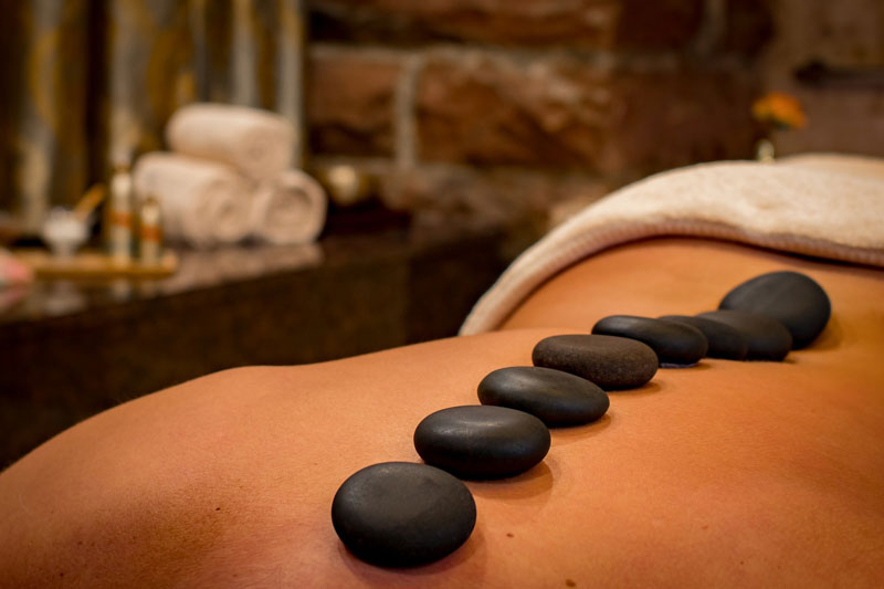 MASSAGE-PIERRES-CHAUDES